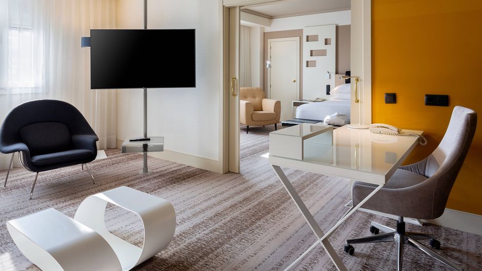 Marriott Auditorium Hotel & Conf Center Suite