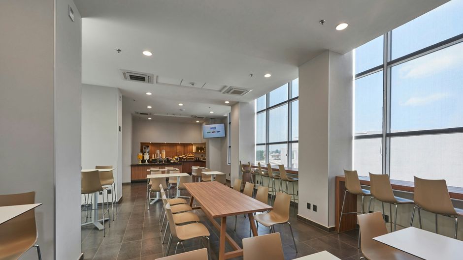 City Express by Marriott La Raza Restaurant