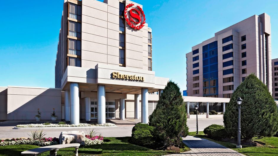 Sheraton Parkway Toronto North Hotel Exterior