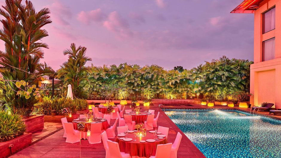 Courtyard by Marriott Kochi Airport Pool