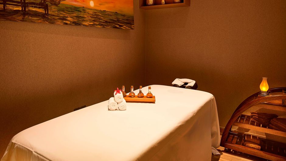 Courtyard by Marriott Kochi Airport Spa