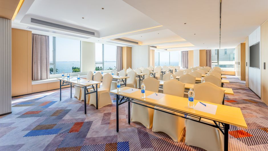 Holiday Inn Exp Zhanjiang Coast Meeting