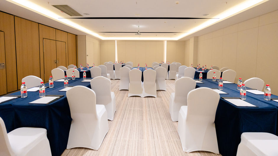 Holiday Inn Suites Nanan Meeting