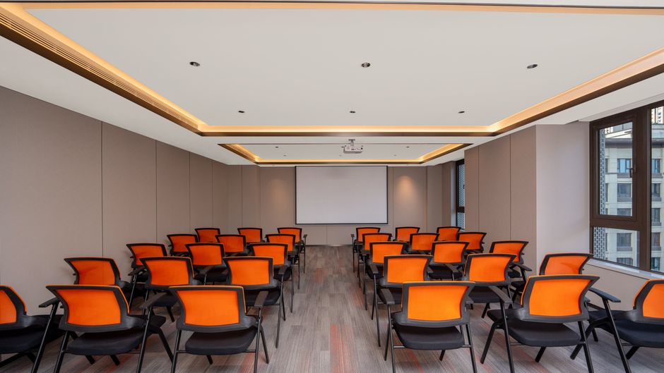 Holiday Inn Exp Ciqikou Ancient Meeting