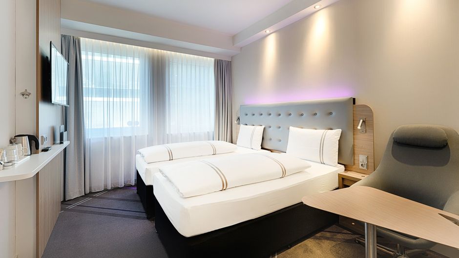 Premier Inn Frankfurt Westend Hotel Room