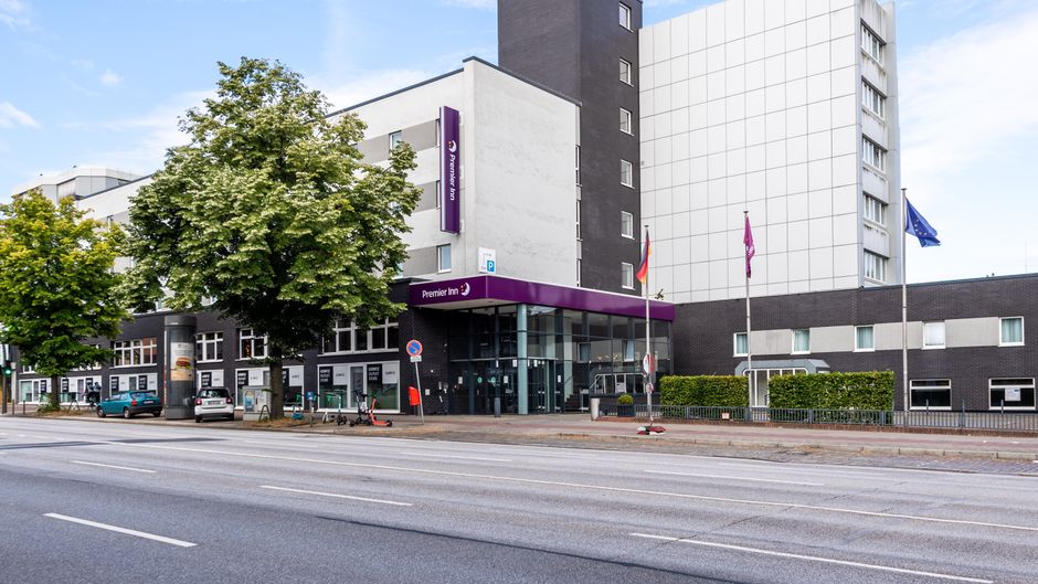 Premier Inn Hamburg City Alster Exterior