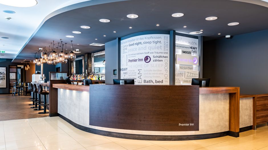 Premier Inn Hamburg City Alster Lobby