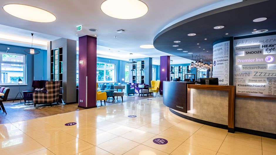 Premier Inn Hamburg City Alster Lobby