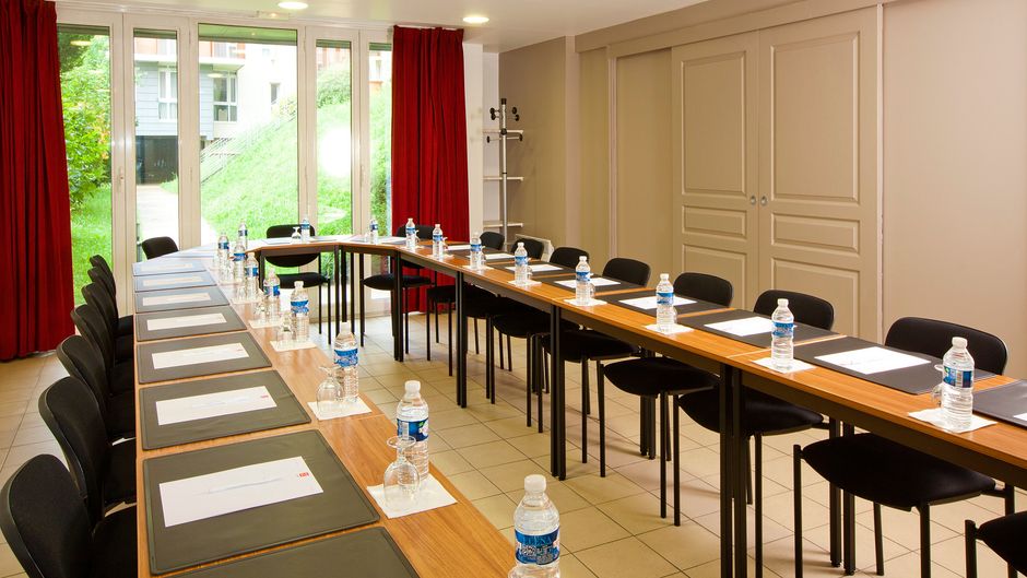 Sejours & Affaires Paris-Ivry Meeting