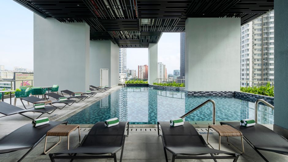 Holiday Inn Bangsar Pool