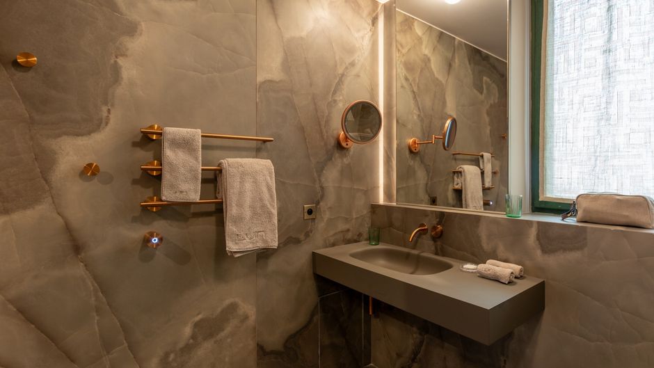 YNDO Hotel Room