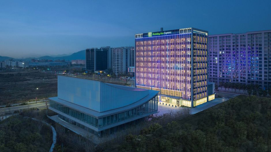 Holiday Inn Exp Taizhou Toumen Port Exterior