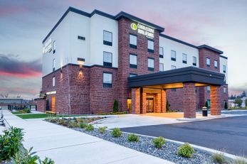 Cobblestone Hotel & Suites