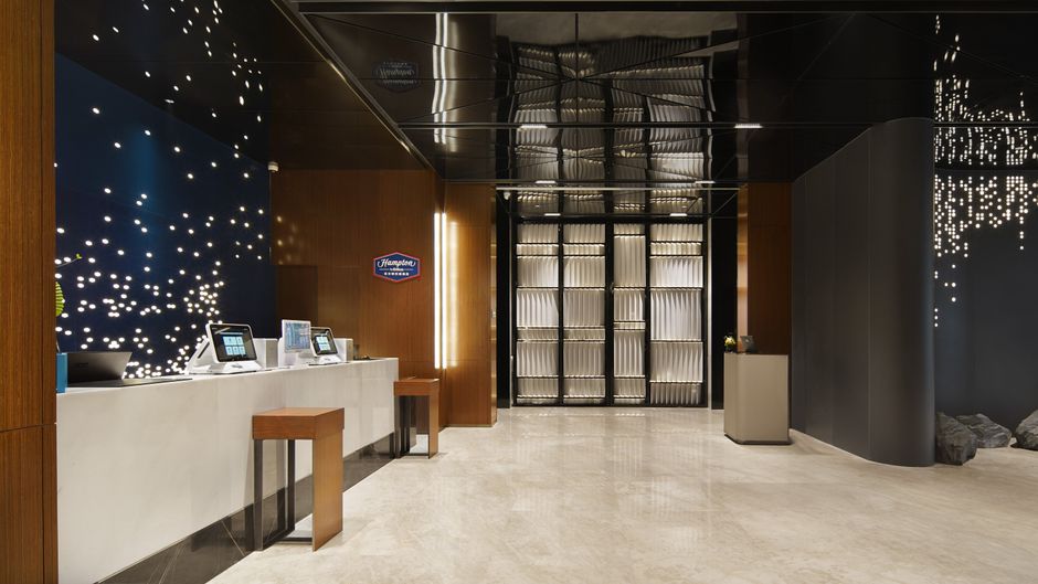 Hampton by Hilton South Railway Station Lobby