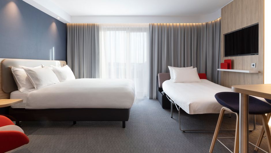 Holiday Inn Exp  Suites Sion Room