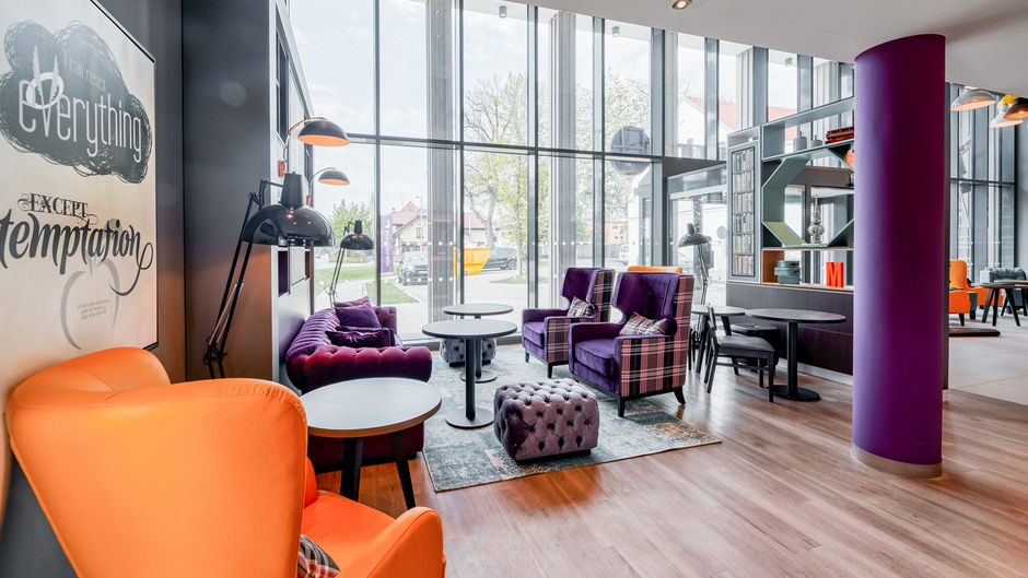 Premier Inn Munich Airport Lobby