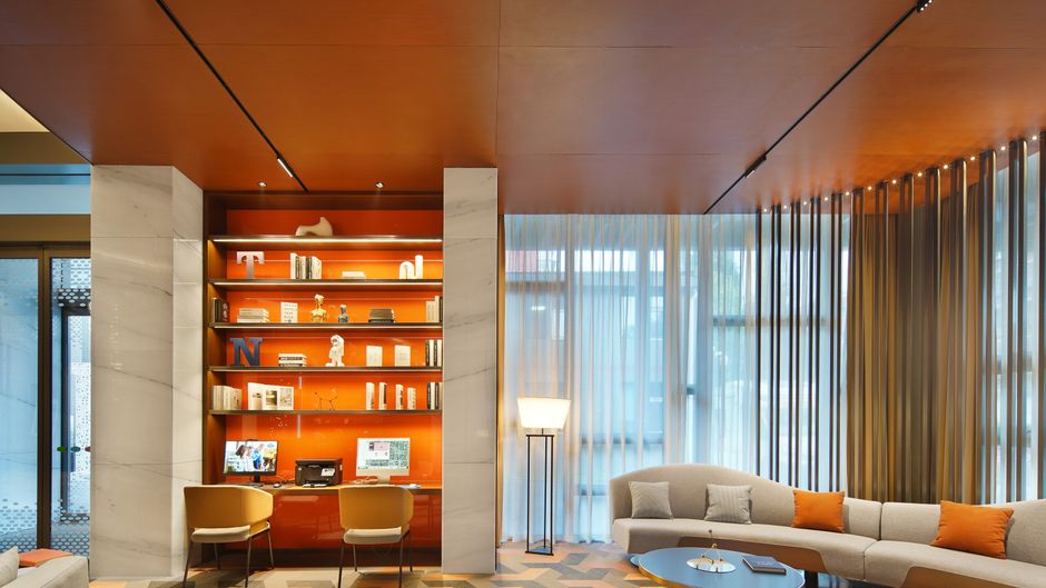 Hampton by Hilton South Railway Station Lobby