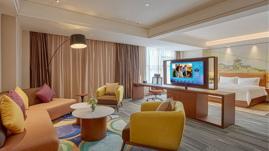 Hampton IQN Rainbow Room