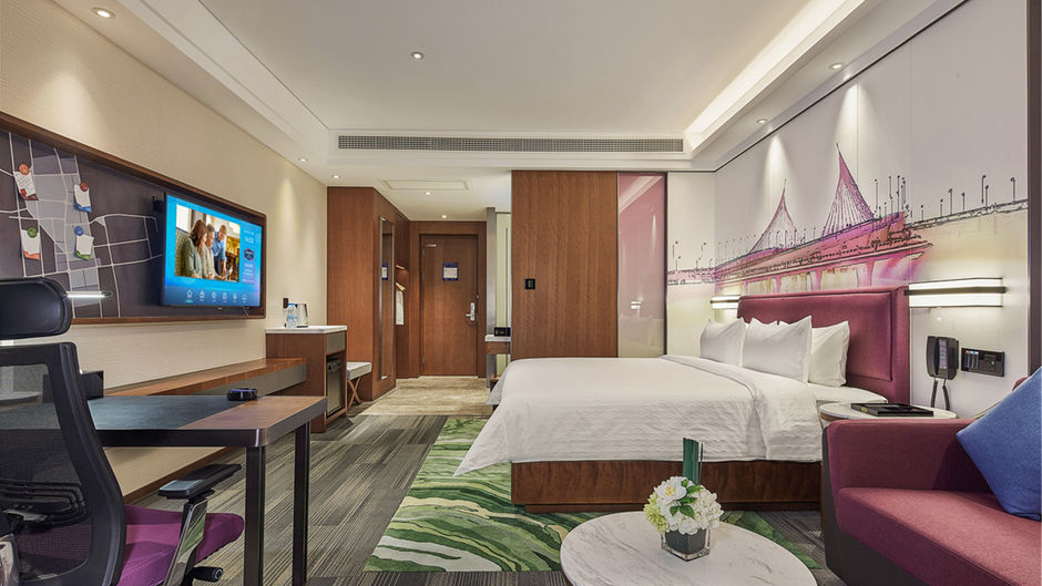Hampton IQN Rainbow Room