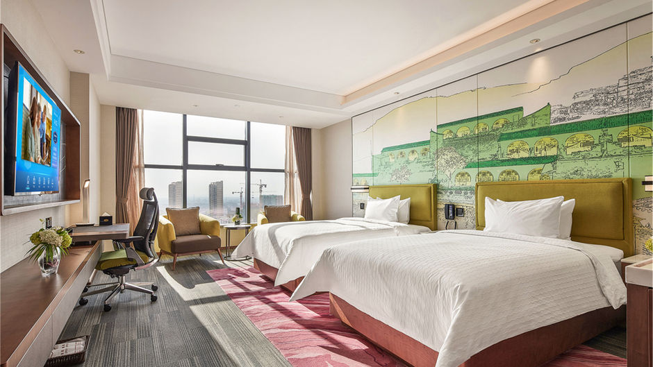 Hampton IQN Rainbow Room