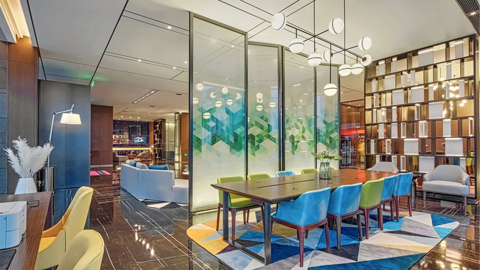 Hampton IQN Rainbow Lobby