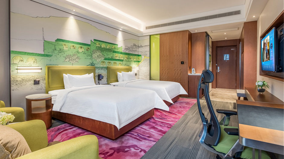 Hampton IQN Rainbow Room