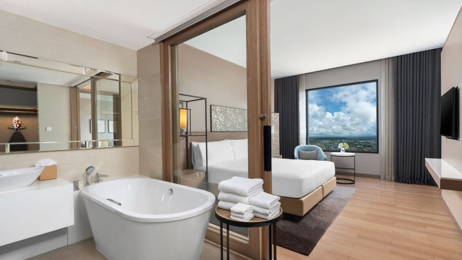 Holiday Inn & Suites Rayong City Centre Suite