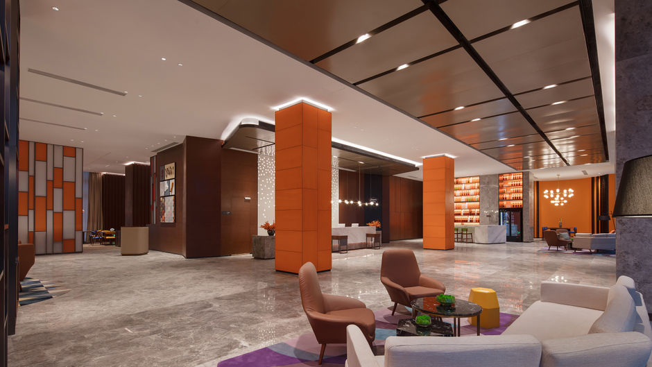 Hampton by Hilton Railway Statiion Lobby