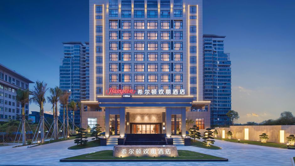Hampton by Hilton Railway Statiion Exterior