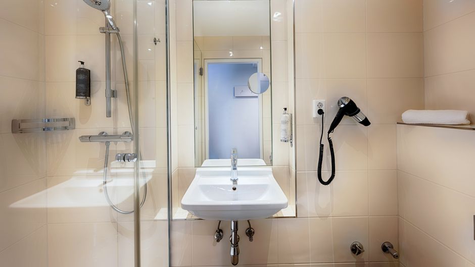 Premier Inn Stuttgart Bad Cannstatt Room