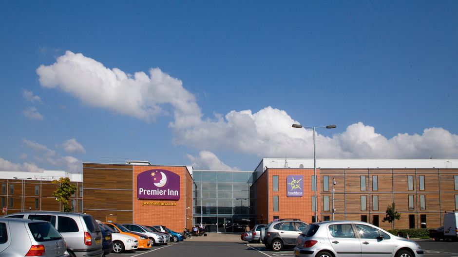 Premier Inn London Heathrow A. (Bath Rd) Exterior