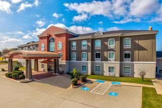 Holiday Inn Express Hotel & Suites