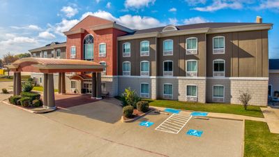 Holiday Inn Express Hotel & Suites