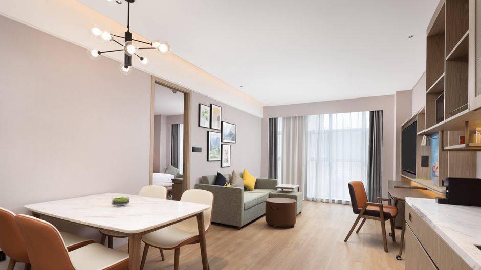 Home2 Suites Xingyi Jushan Plaza Room