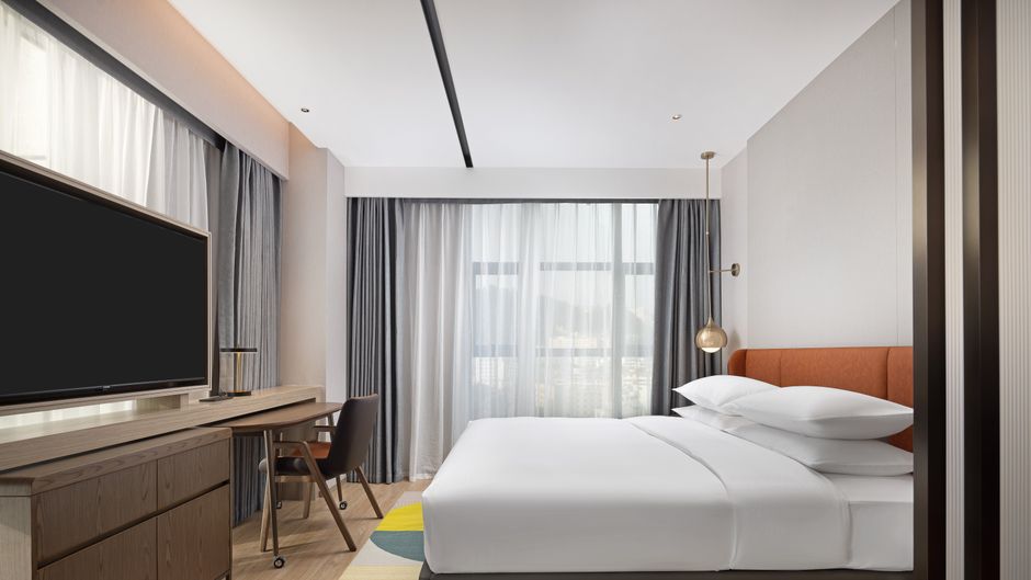 Home2 Suites Xingyi Jushan Plaza Room