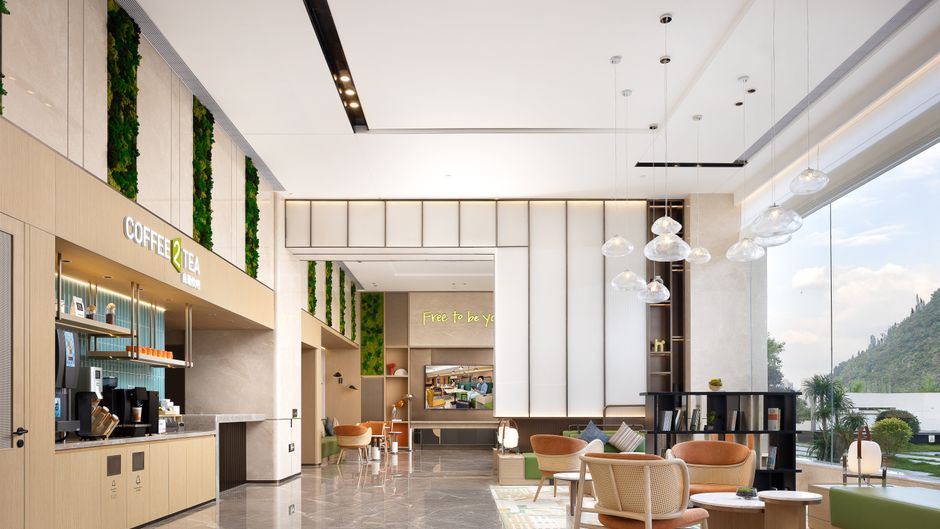 Home2 Suites Xingyi Jushan Plaza Lobby
