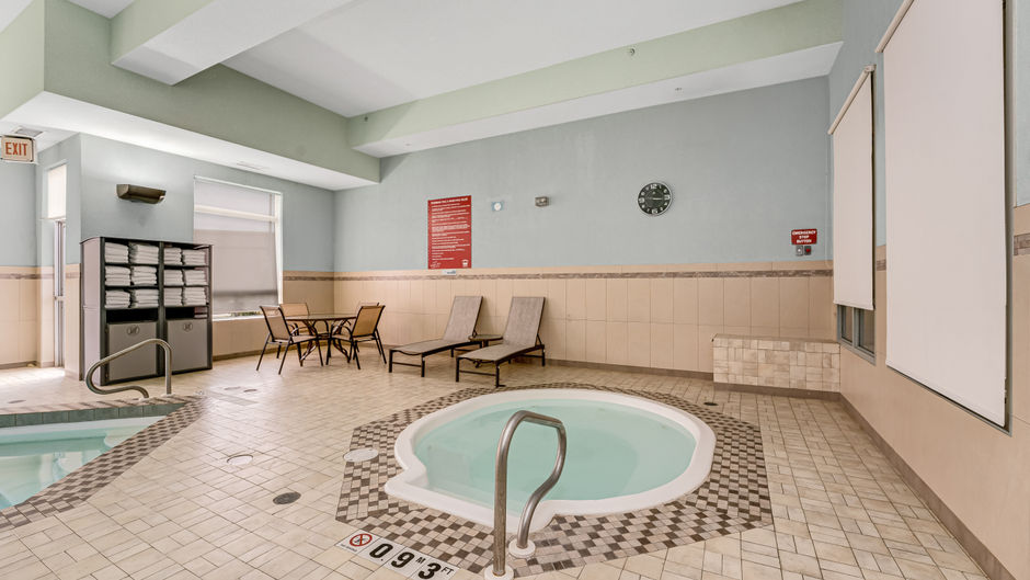 Holiday Inn Express Edmonton South Pool