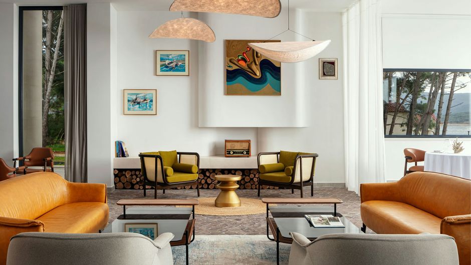 The Isolano Cres Lobby