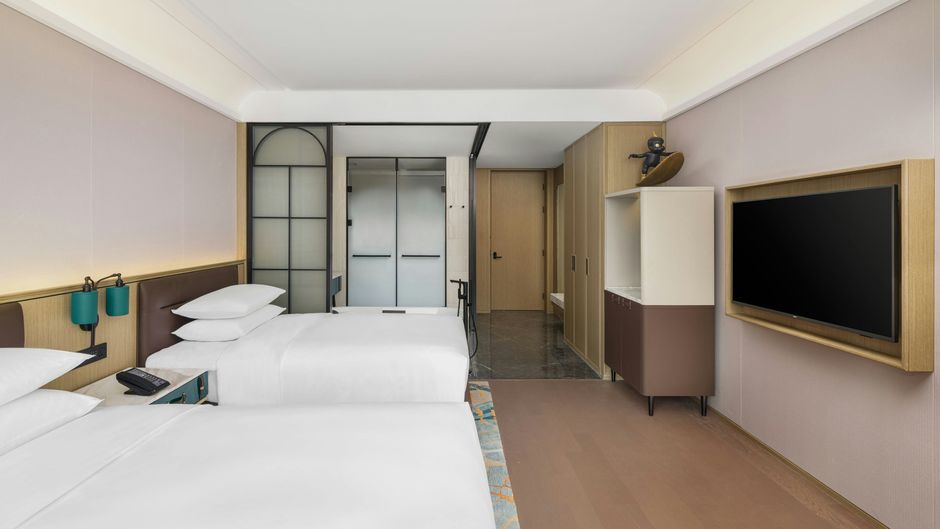 Renaissance Qingdao Hotel Room