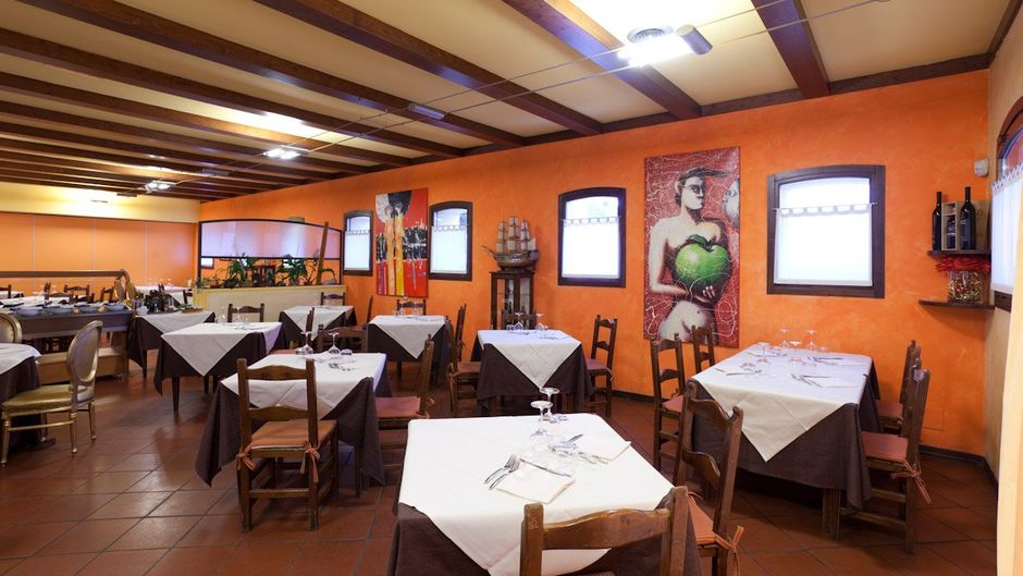UNA Hotes Occhiobello Restaurant
