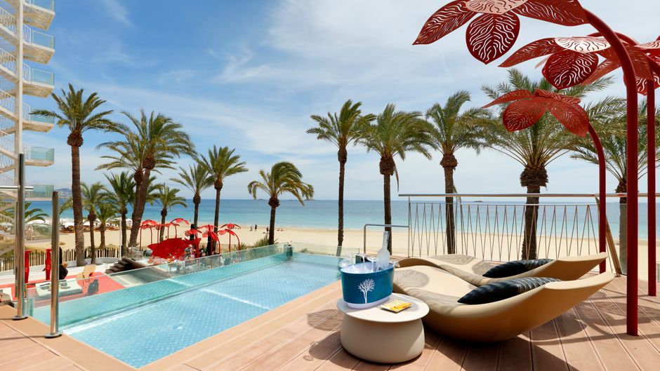 Ushuaia Beach Hotel-Adults Only Pool