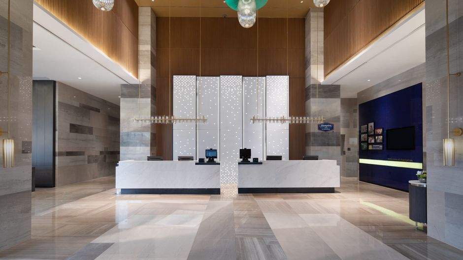 Hampton Yibin Railway Station Lobby