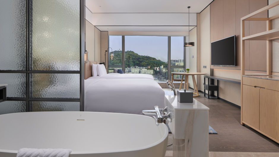 DoubleTree Shenzhen Airport Residences Room