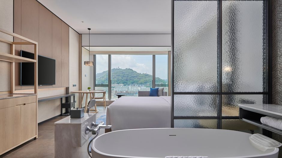 DoubleTree Shenzhen Airport Residences Room