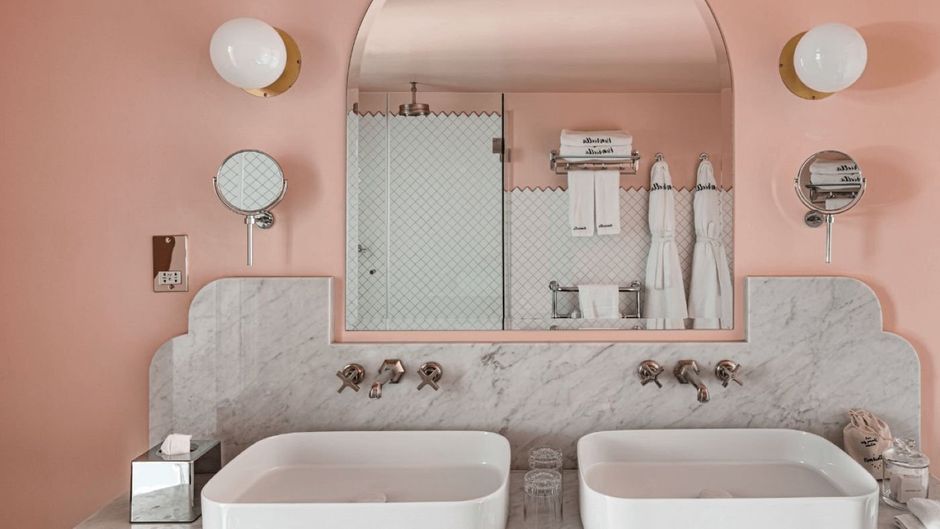 Henrietta Hotel Suite
