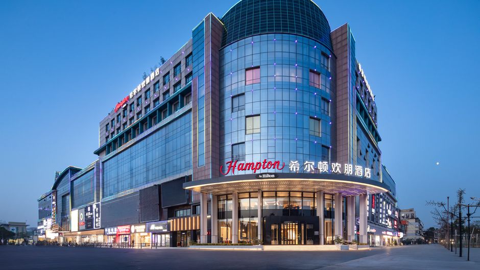 Hampton Jinan Railway Station Exterior
