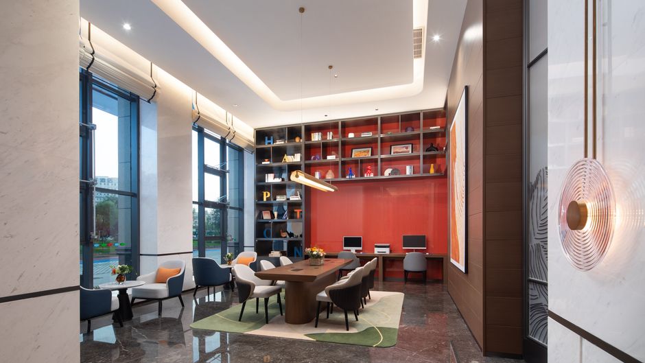 Hampton Hilton YZY West Railway Lobby