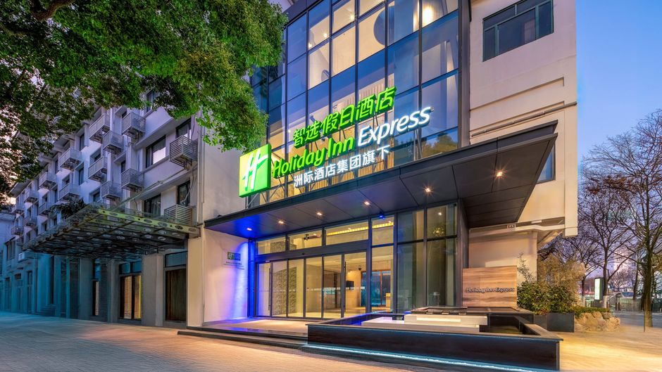 Holiday Inn Exp City Center Exterior