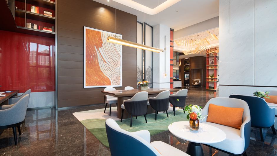 Hampton Hilton YZY West Railway Lobby