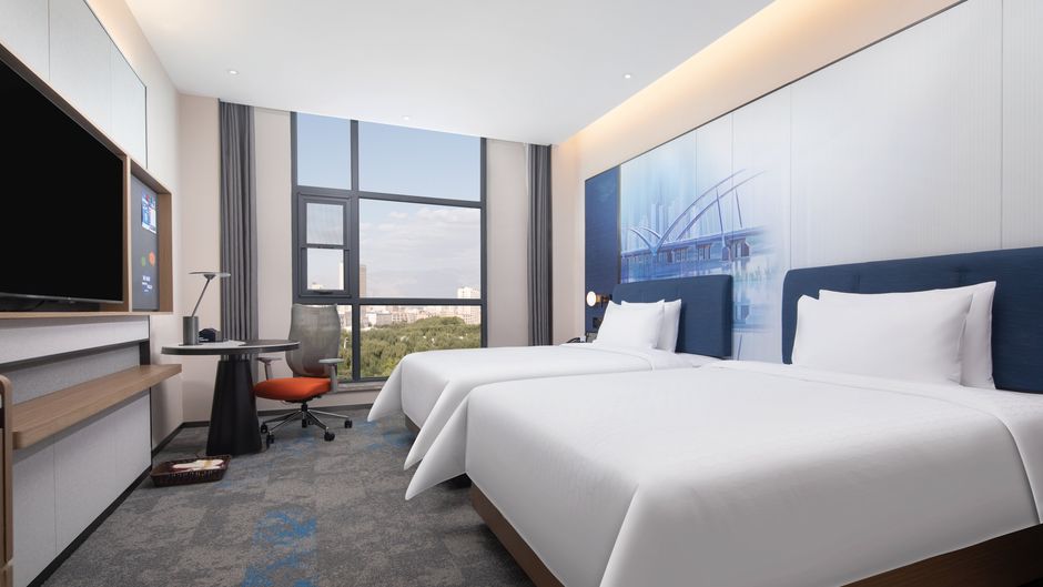 Hampton Hilton YZY West Railway Room